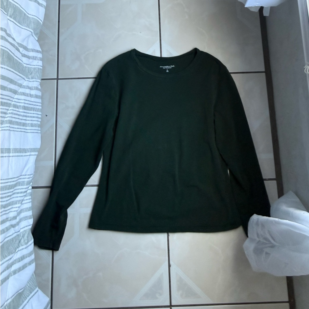 Abercrombie & Fitch Long Sleeve Tuckable Tee